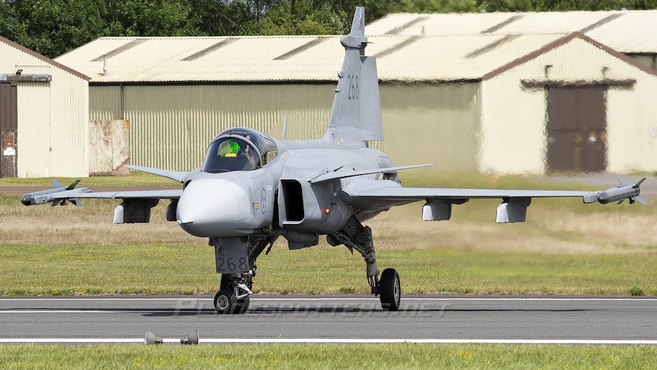 Dünyanın ən sərfəli qırıcısı - SAAB JAS 39 Gripen